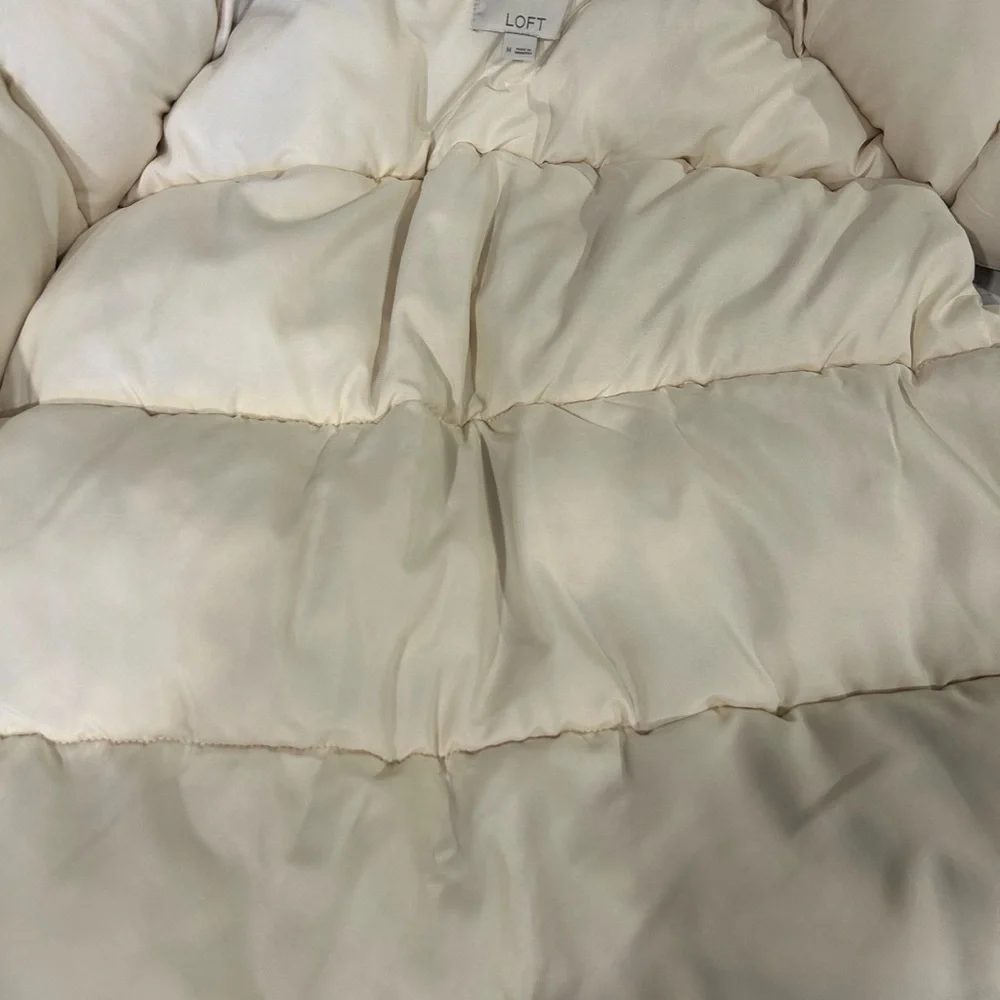 LOFT Floral Puffer Vest Medium - Picture 6 of 6